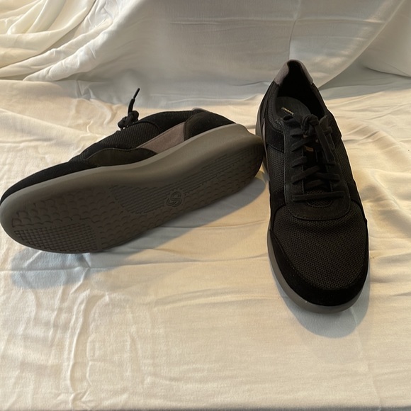 Clark’s Tennis Shoes - Picture 3 of 4